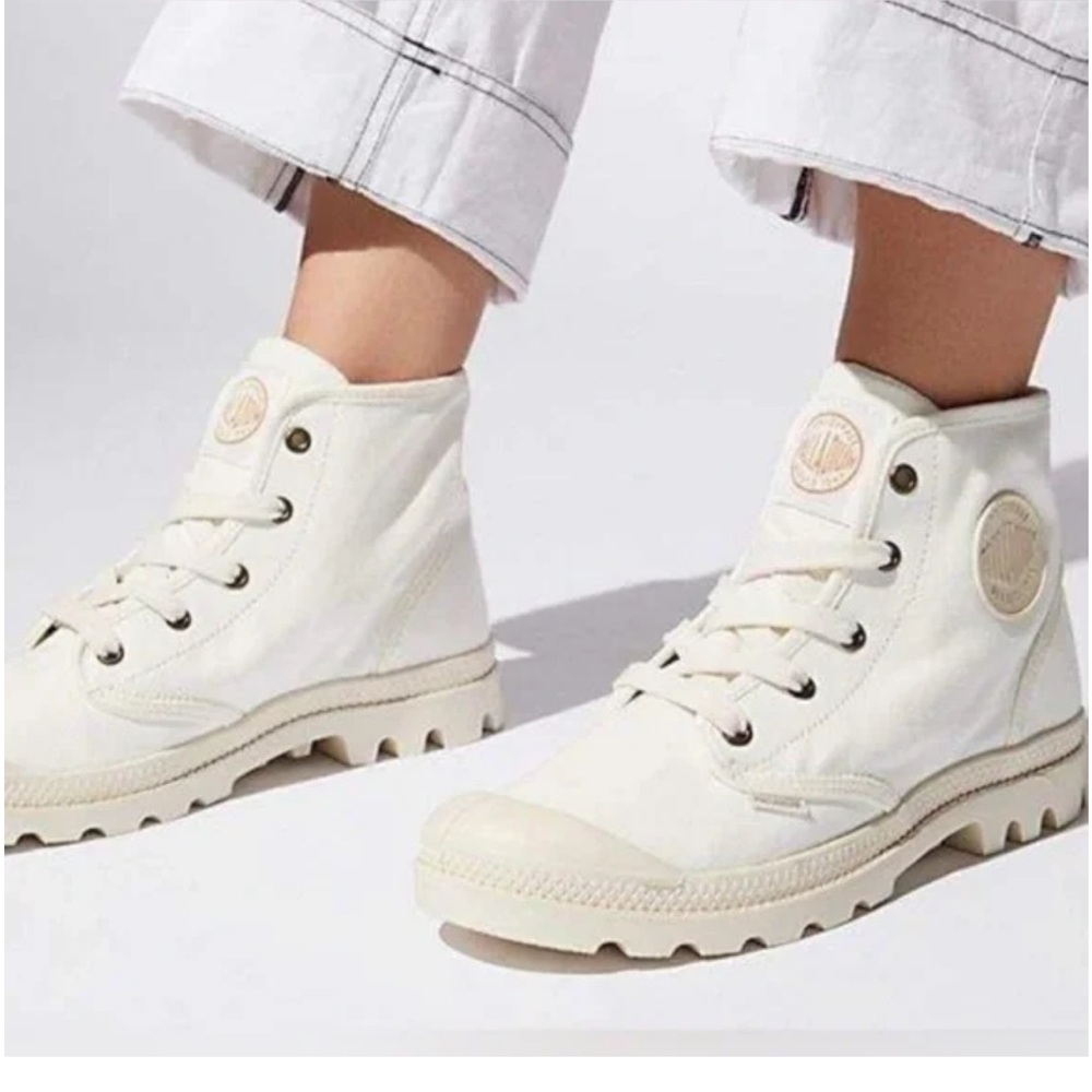 NWT Palladium Pampas Hi High Top Classic Sneaker in Star White French